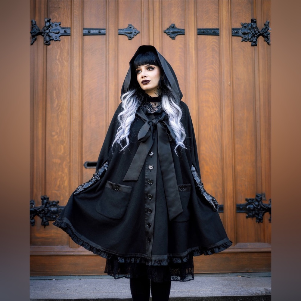 Blackwood Castle Elizabeth Cloak